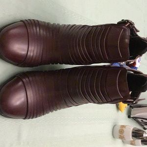Circus boots size 7